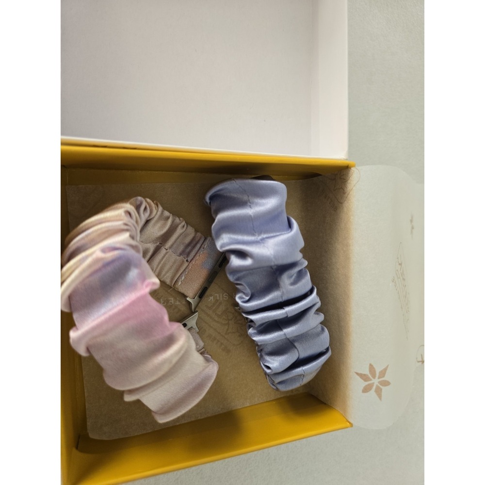 LilySilk Apple Watch‎ band Silk scrunchies New In Gift Box 38/40 Mm Set Of 2
